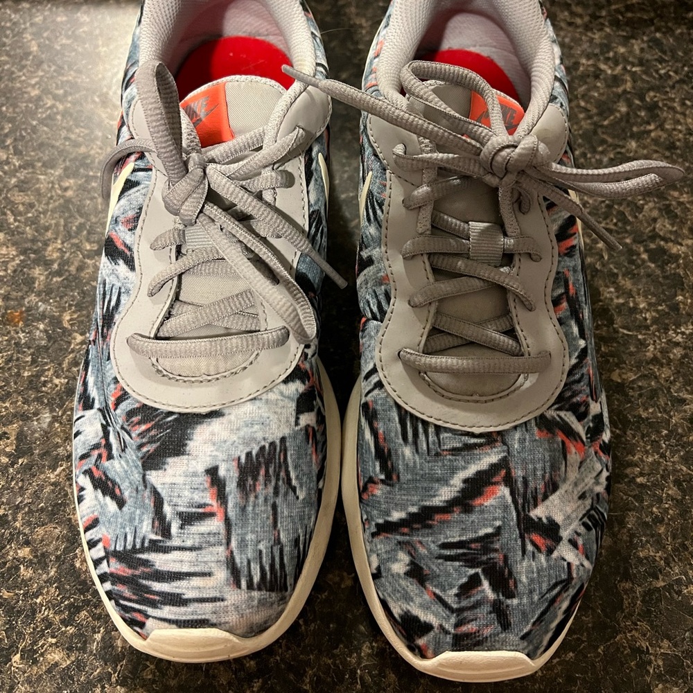 Nike tennis shoes